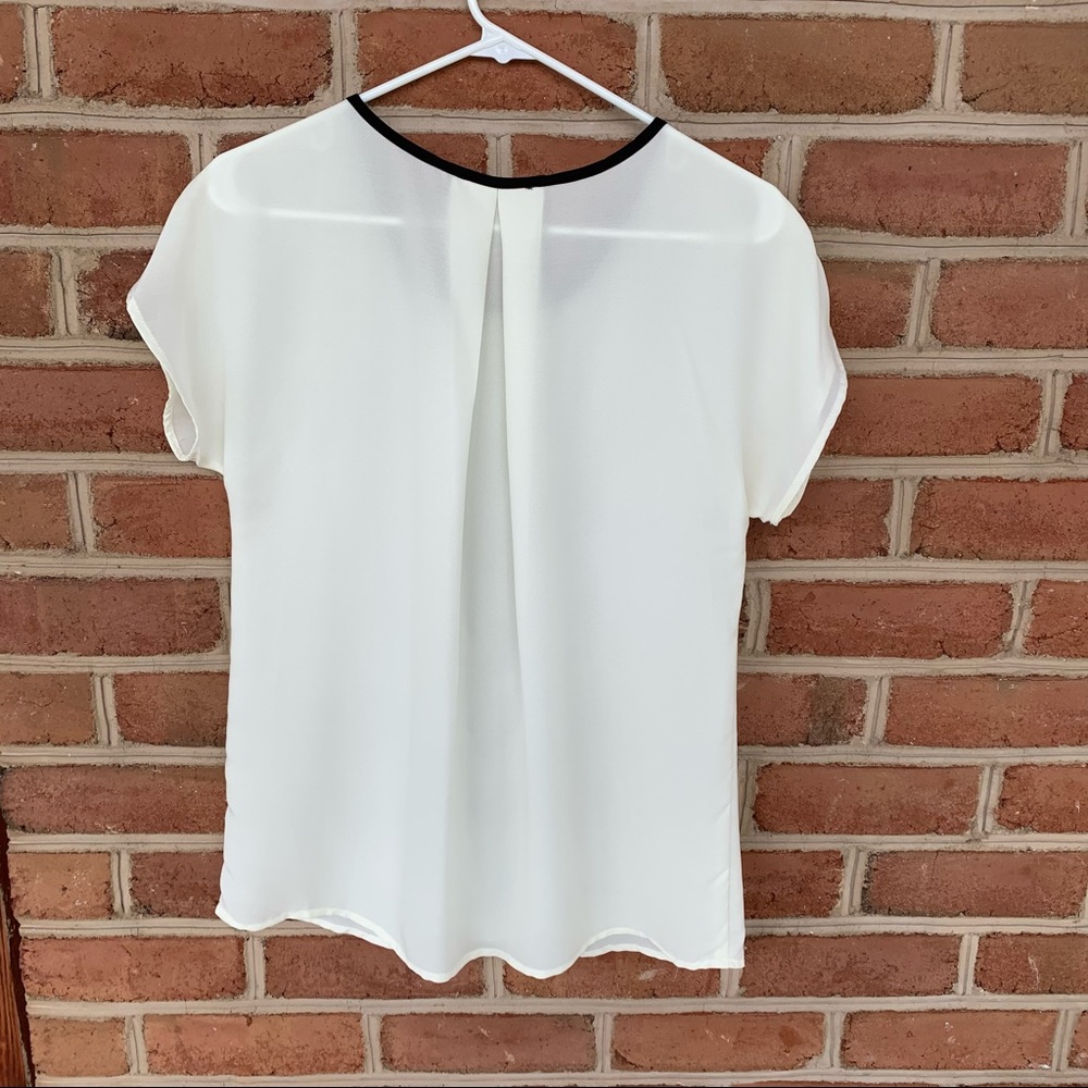 Vintage cream colored blouse with black lace embellishment size medium - Picture 6 of 6